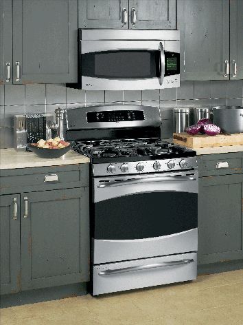 GE Profile™ Dual–Fuel Range