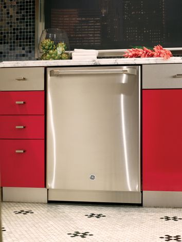 GE Cafe™ dishwasher with SmartDispense™ technology