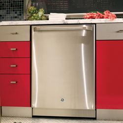 GE Cafe™ dishwasher with SmartDispense™ technology