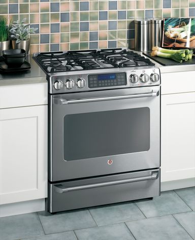 GE Cafe™ free-standing dual-fuel range with baking drawer