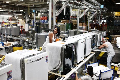Chataya Porter, GE dishwasher production employee