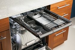 GE Monogram® Dishwasher (Model ZDT870) 