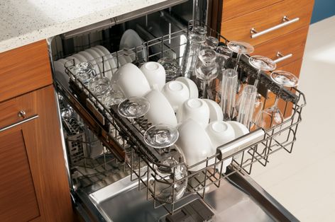GE Monogram® Dishwasher (Model ZDT870) 
