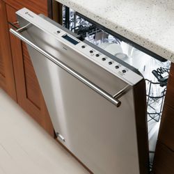GE Monogram® Dishwasher (Model ZDT870SSF) 