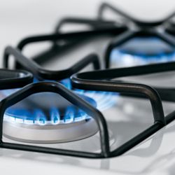 GE Artistry™ Series Freestanding Gas Range (Model AGBS45DEFWS)