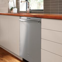 GE Profile™ Dishwasher (Models PDT750SSFSS/PDT760SSFSS) GE Profile™ Dishwasher (Models PDT750SSFSS/PDT760SSFSS)
