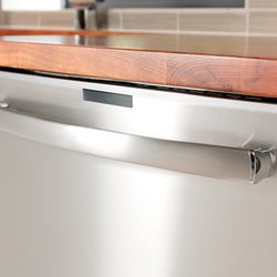GE Profile™ Dishwasher (Models PDT750SSFSS/PDT760SSFSS) GE Profile™ Dishwasher (Models PDT750SSFSS/PDT760SSFSS)
