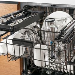 GE Profile™ Series Dishwasher (PDT760SSFSS)