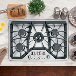 GE Café™ 30” built-in gas cooktop