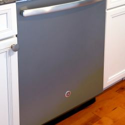 GE® stainless steel interior dishwasher in Slate (GDT580SMFES)