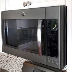 GE® over-the-range microwave (JVM7195EFES)