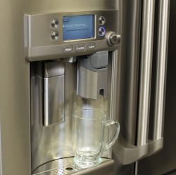 About the GE Café™ Series refrigerator with Keurig® K-Cup® brewing system About the GE Café™ Series refrigerator with Keurig® K-Cup® brewing system