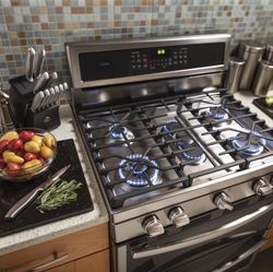 GE Freestanding Ranges Have the Edge GE Freestanding Ranges Have the Edge