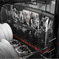 GE Profile™ and Café™ dishwashers with silverware jets GE Profile™ and Café™ dishwashers with silverware jets