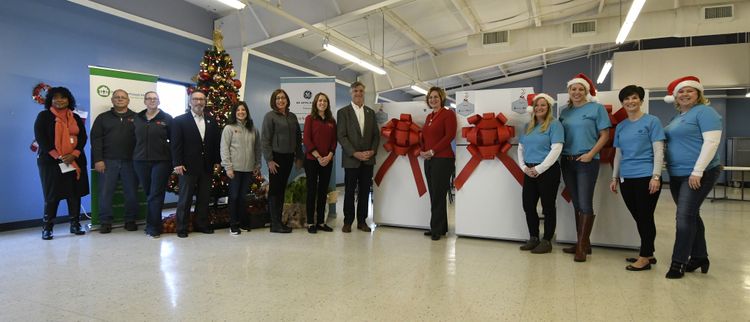GEA and Dare to Care Holiday Delivery