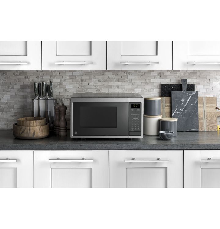 GE Smart Microwave with Scan-to-Cook Technology