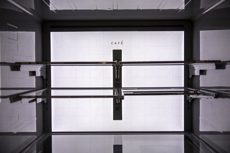 CAFE MULTI-DOOR REFRIGERATOR LED LIGHTING