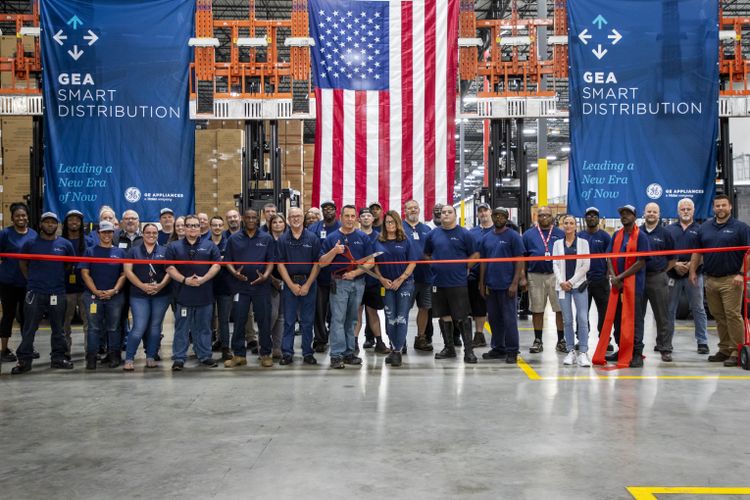 GEA Commerce Employees Ribbon Cutting