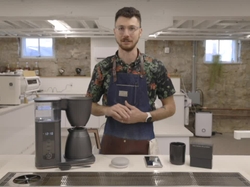 Elika Liftee, the 2020 US Brewer’s Cup winner and barista trainer at Onyx Coffee Lab, talks about his favorite tech features on the new CAFÉ Specialty Drip Coffee Maker Elika Liftee, the 2020 US Brewer’s Cup winner and barista trainer at Onyx Coffee Lab, talks about his favorite tech features on the new CAFÉ Specialty Drip Coffee Maker