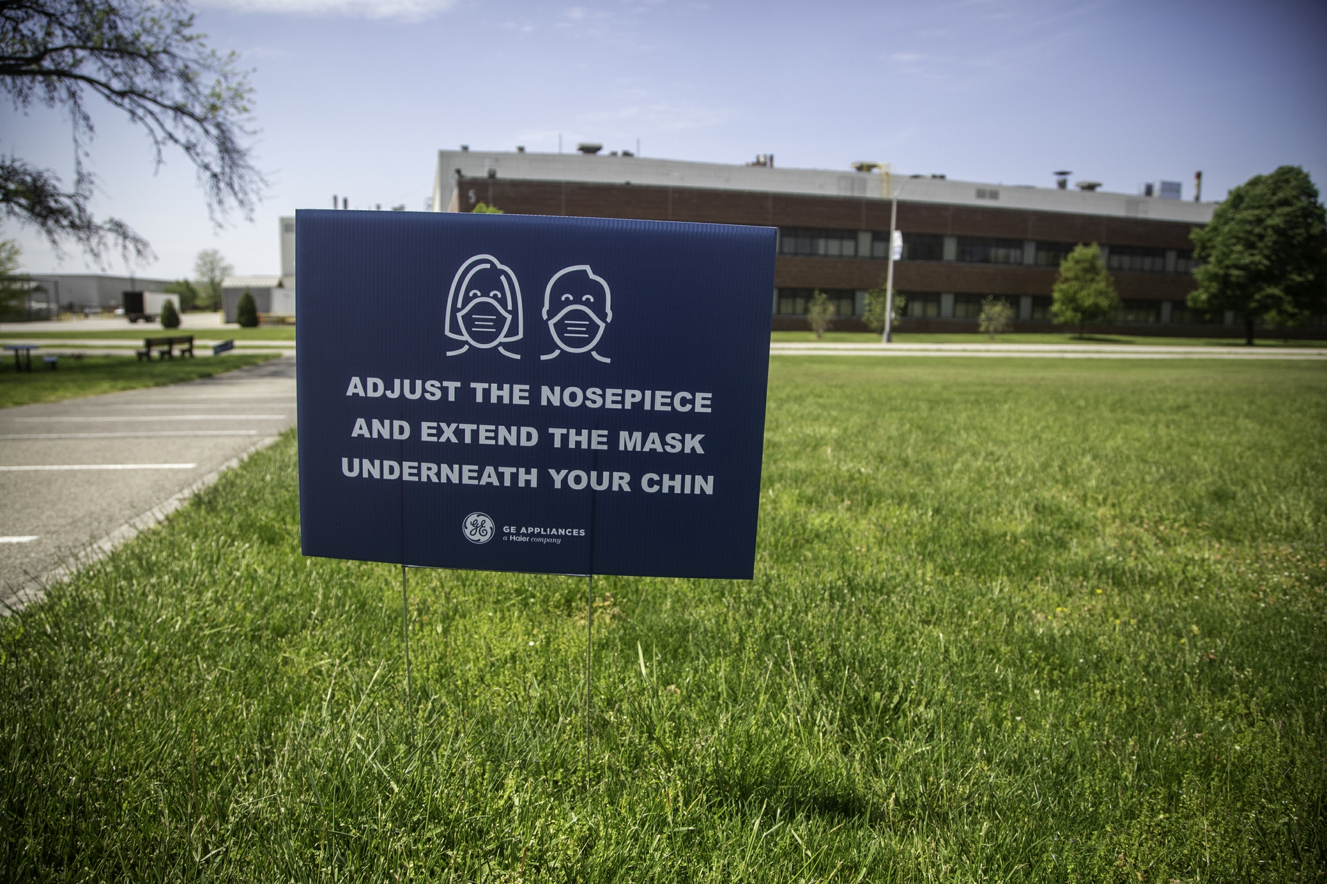 Throughout GE Appliances’ operations, signage on social distancing, how to wear masks and other safety measures are in place to help educate and remind employees.