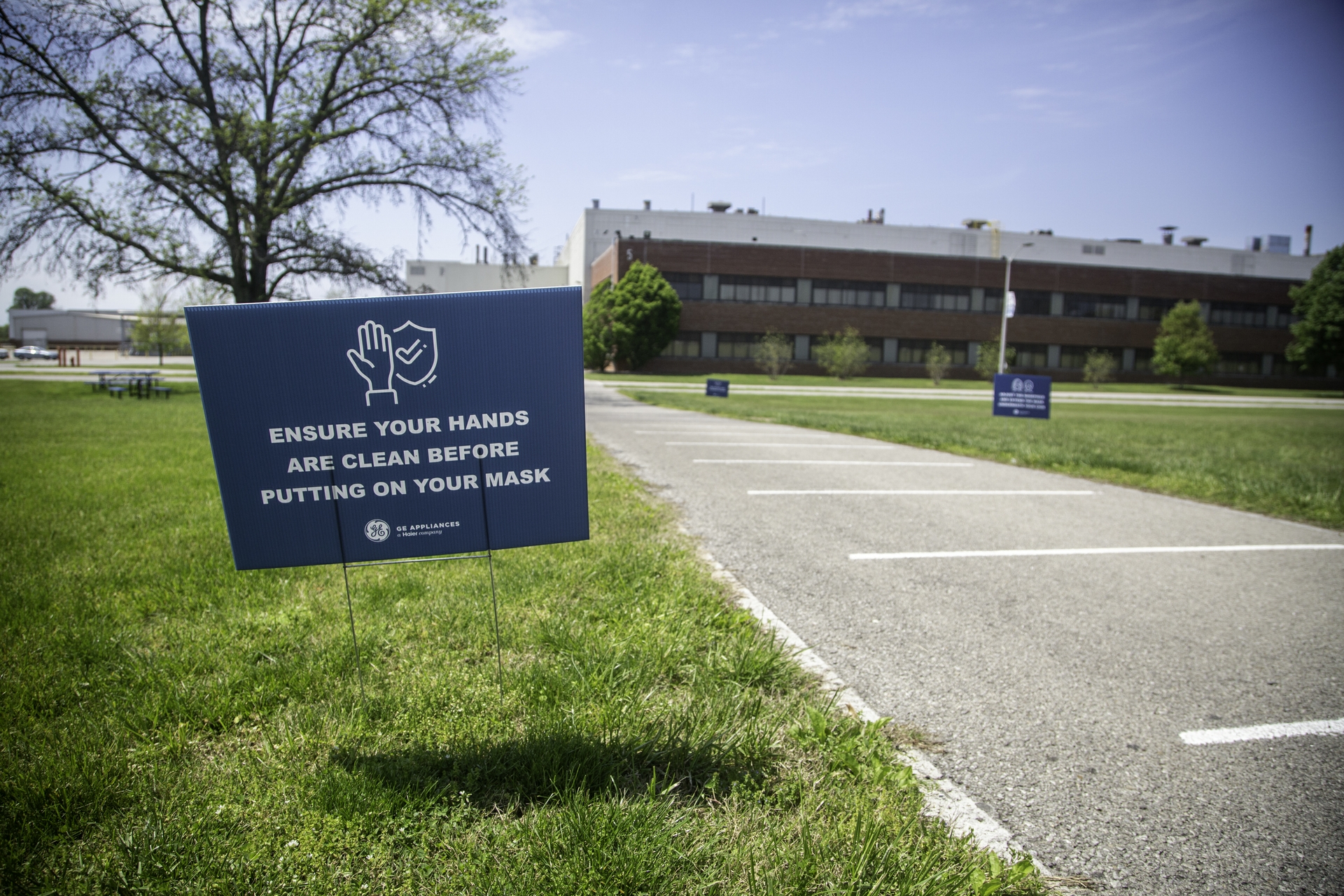 Throughout GE Appliances’ operations, signage on social distancing, how to wear masks and other safety measures are in place to help educate and remind employees.