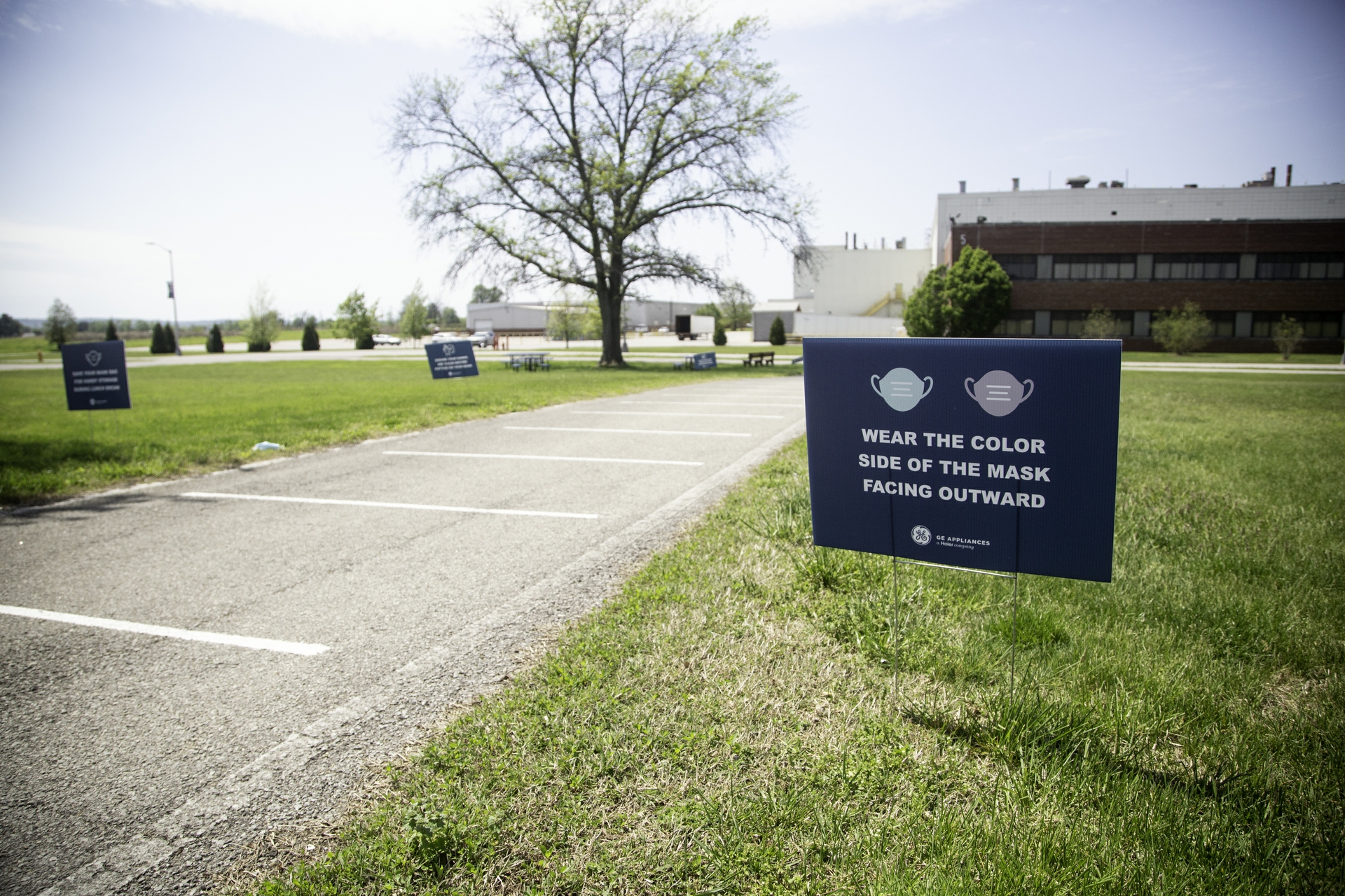 Throughout GE Appliances’ operations, signage on social distancing, how to wear masks and other safety measures are in place to help educate and remind employees.