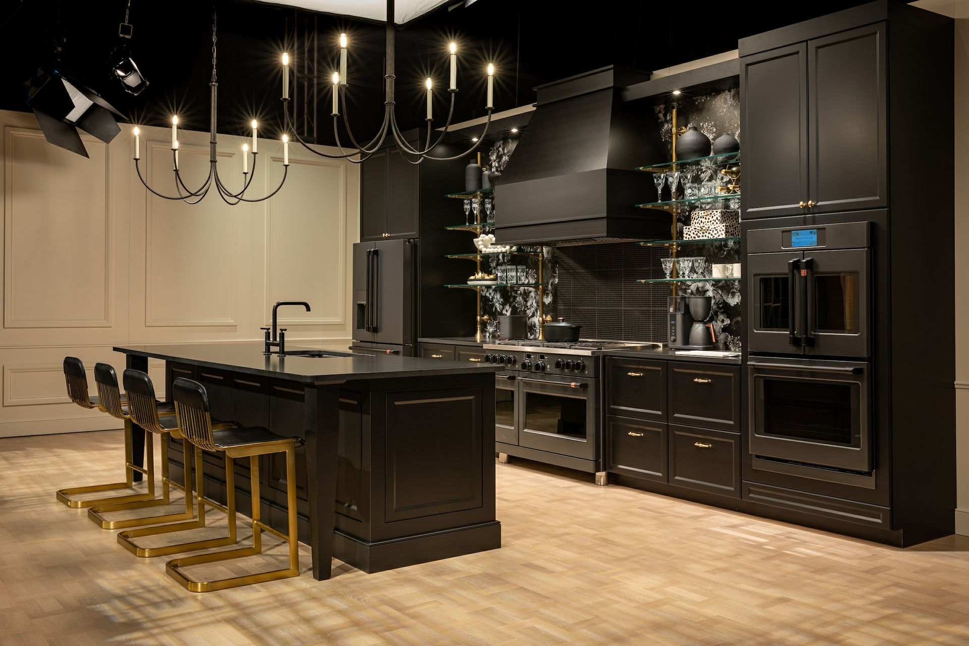 CAFÉ KBIS 2021 Kitchen: Midnight Luxe