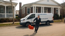 #AirFryApril--Rick Hasselbeck, CCO of GE Appliances, Took the Streets to Hand-Deliver Hot Air to Consumers