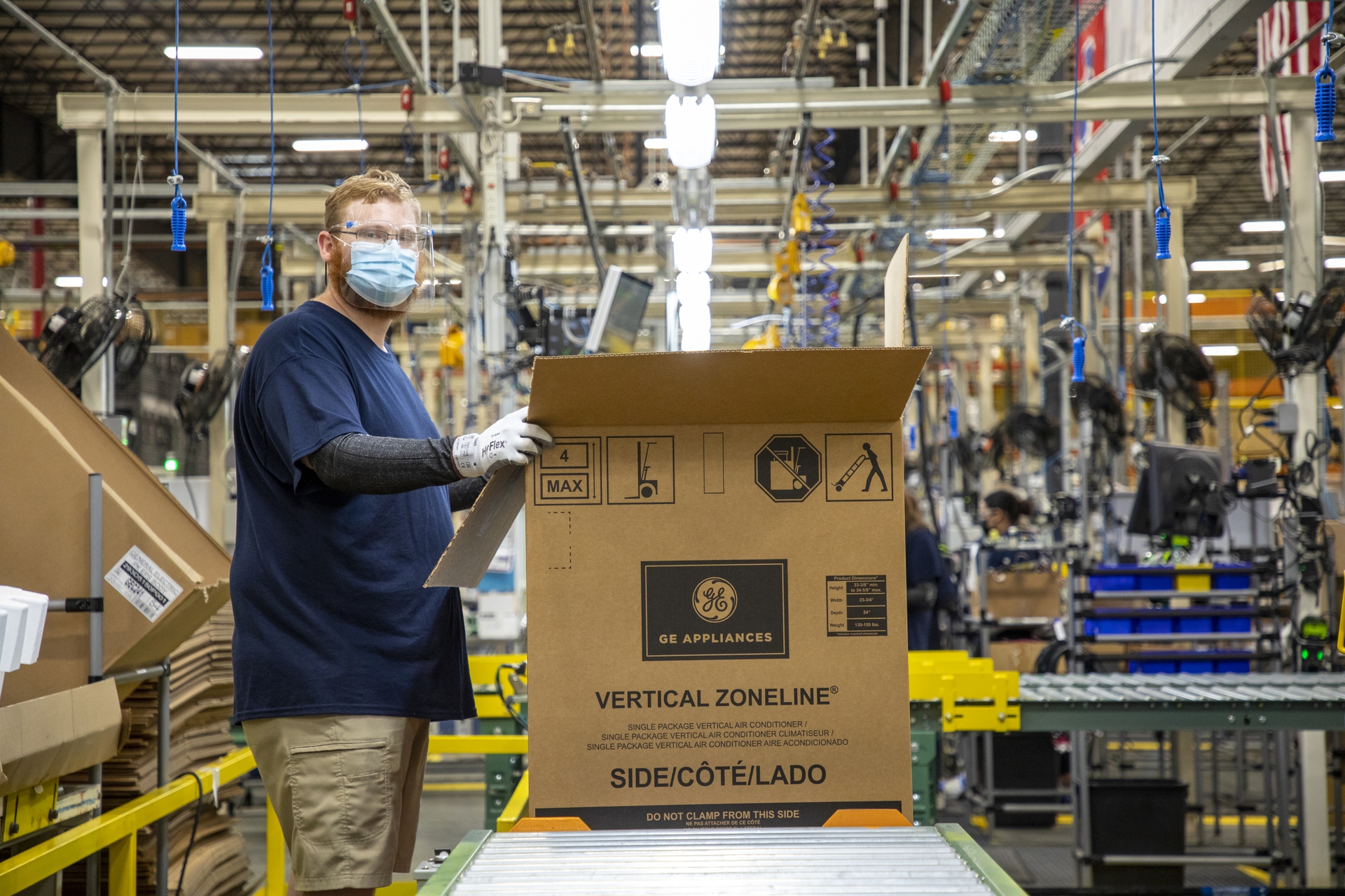 Steven Schwarmer works on the GE Zoneline® Ultimate V10™ line