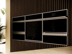 The Monogram Steam Oven in the Minimalist Collection brings sleek contemporary design to the kitchen while providing a healthy cooking alternative.