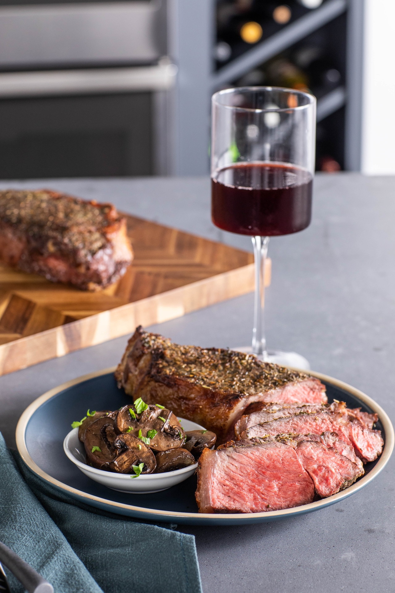 The new Steakhouse Mode delivers restaurant quality steak at home without playing the “Is it Done?” guessing game.​