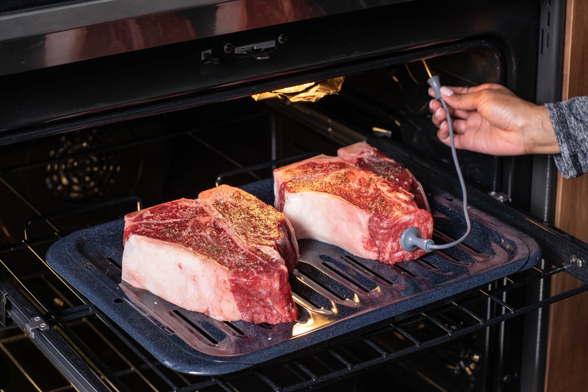 The new Steakhouse Mode combines a unique set of cooking algorithms to achieve optimal doneness and sear.