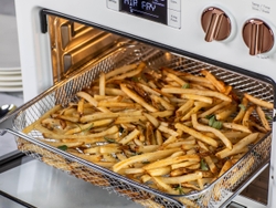 The CAFÉ™ Couture™ Oven Includes Air Fry 