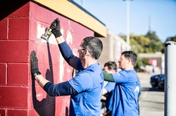 Nearly 500 GE Appliances’ employees came together this morning to kick off The Blue Wave in Louisville by completing volunteer service projects across the city. 