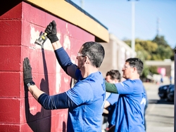 Nearly 500 GE Appliances’ employees came together this morning to kick off The Blue Wave in Louisville by completing volunteer service projects across the city. 
