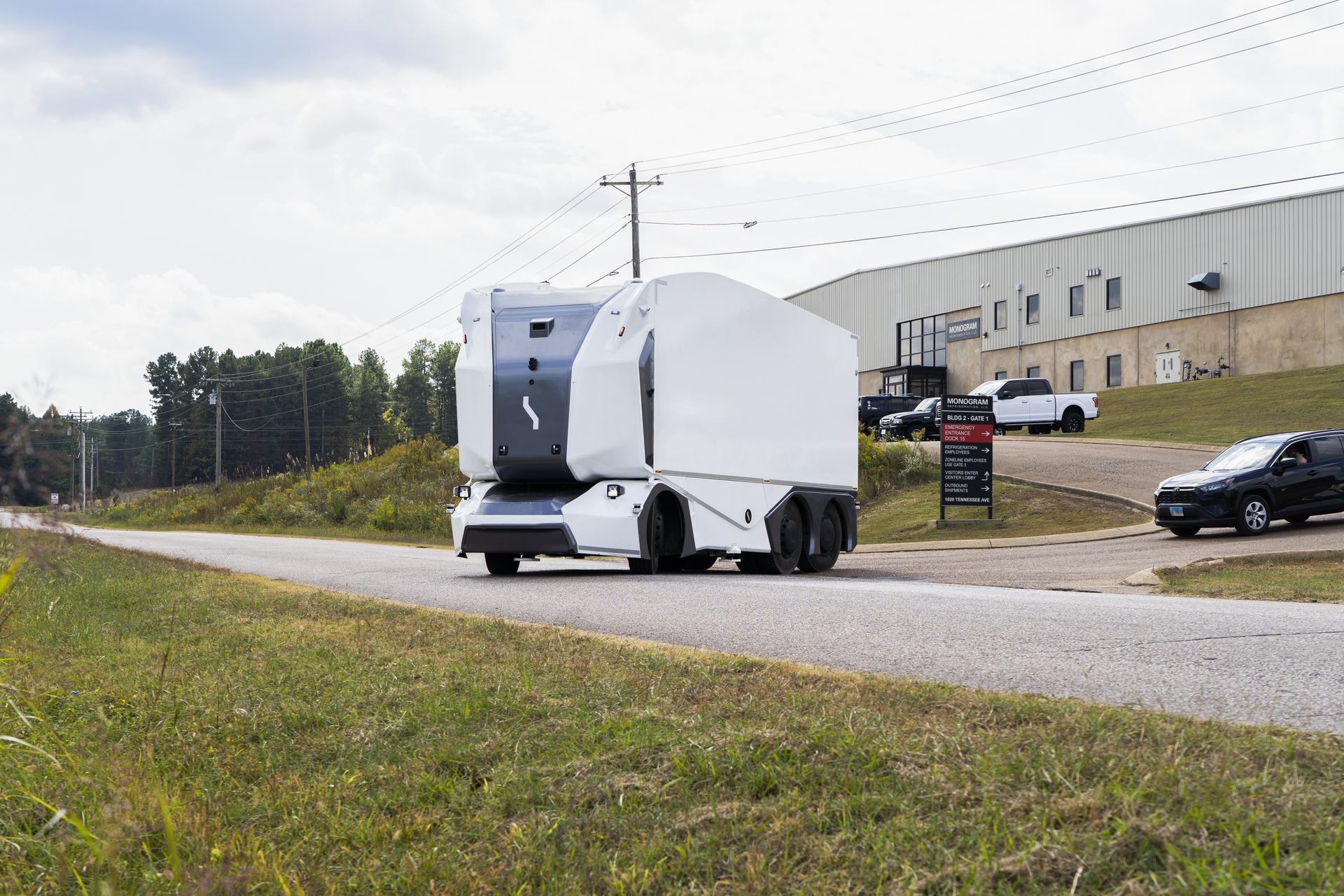 The Einride Pod outside of Monogram Refrigeration LLC in Selmer Tennessee