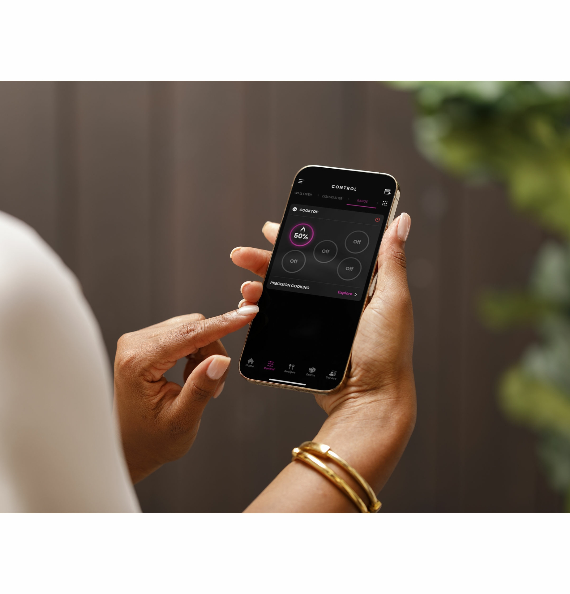 Precision Temperature Control on New Induction Cooktops Controlled by SmartHQ App