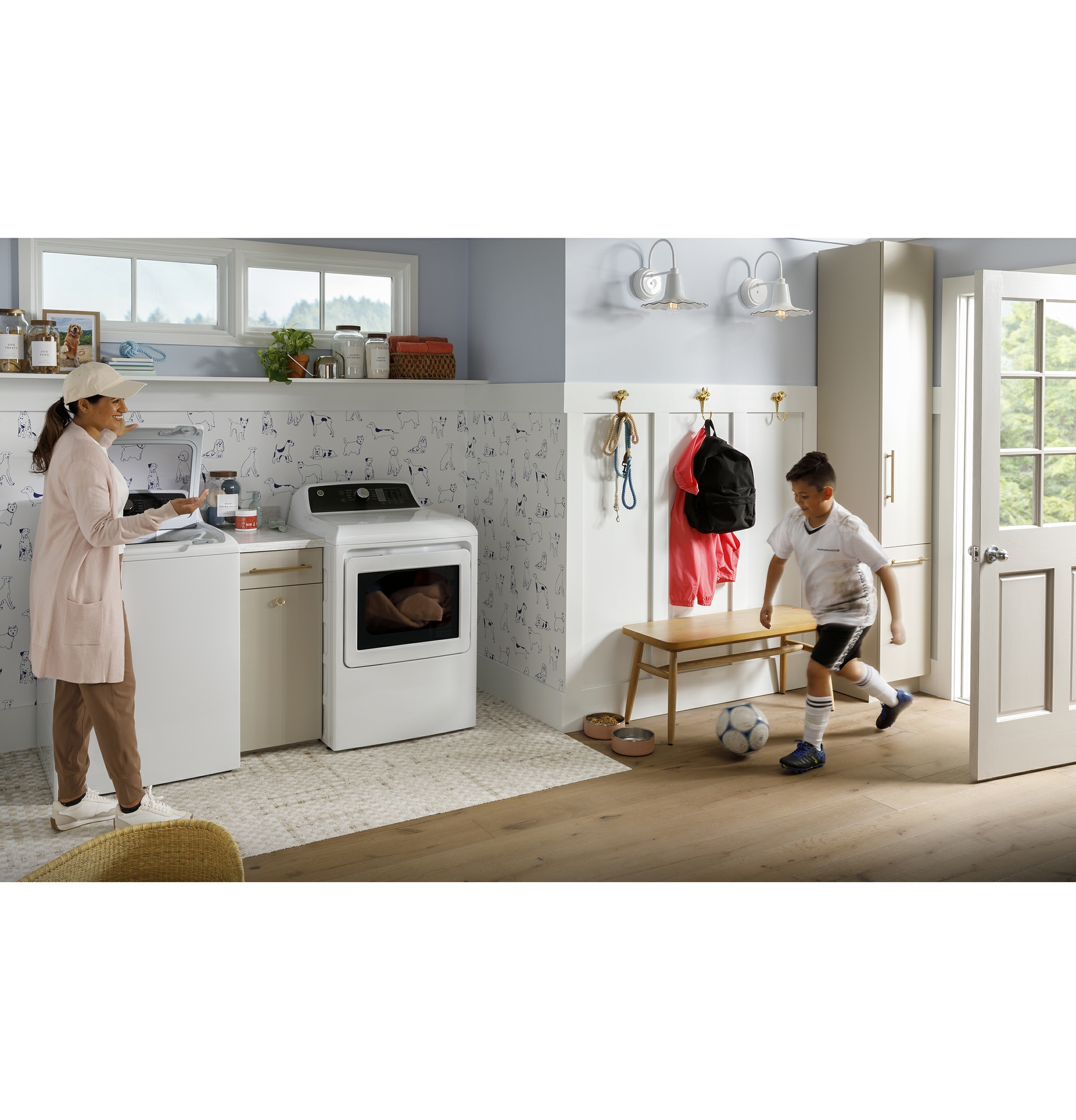 The GE® 4.5 cu. ft. Capacity Washer with Water Level Control, that makes cold water washing simpler and more effective than ever before.