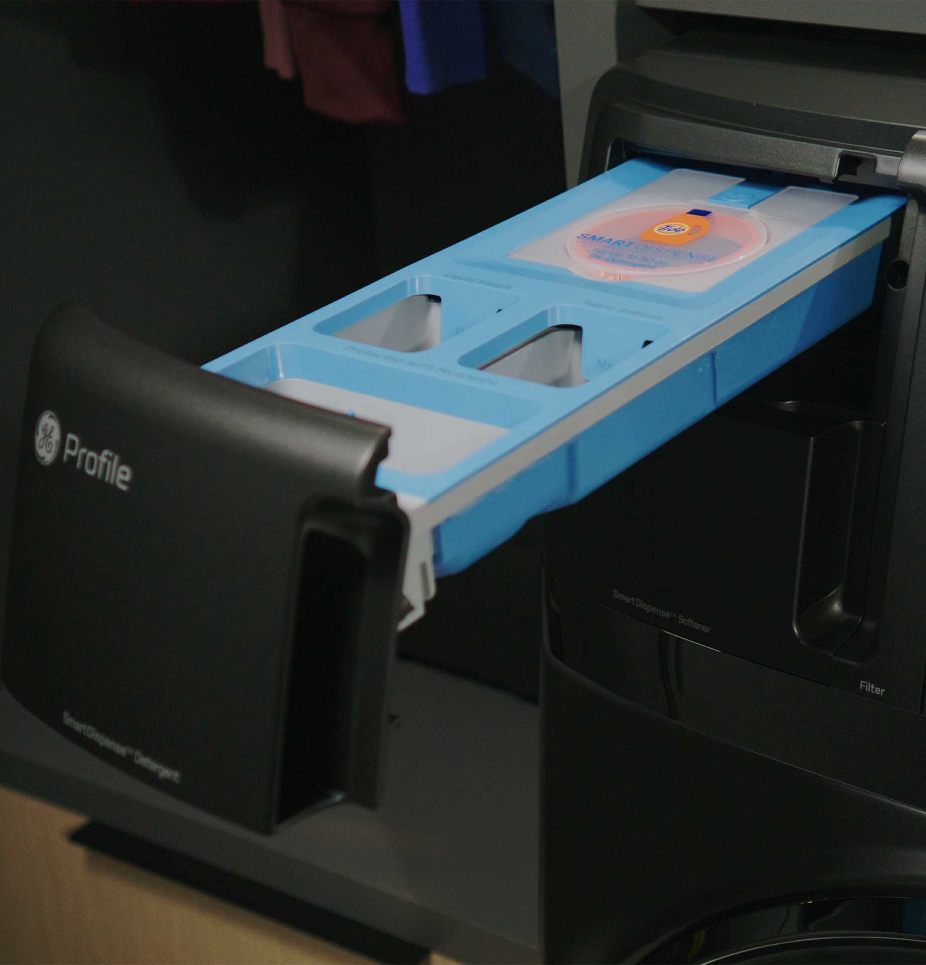 Technology saves time and effort with an intelligent dispenser that holds up to 32 loads of detergent and softener and automatically dispenses the right amount based on load size and detergent type