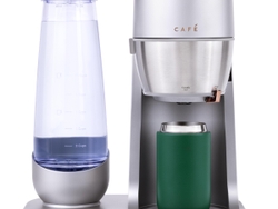 The CAFÉ Grind and Brew delivers the ultimate taste experience and unparalleled performance with a single-serve mug or a stylish 10-Cup thermal carafe to share.