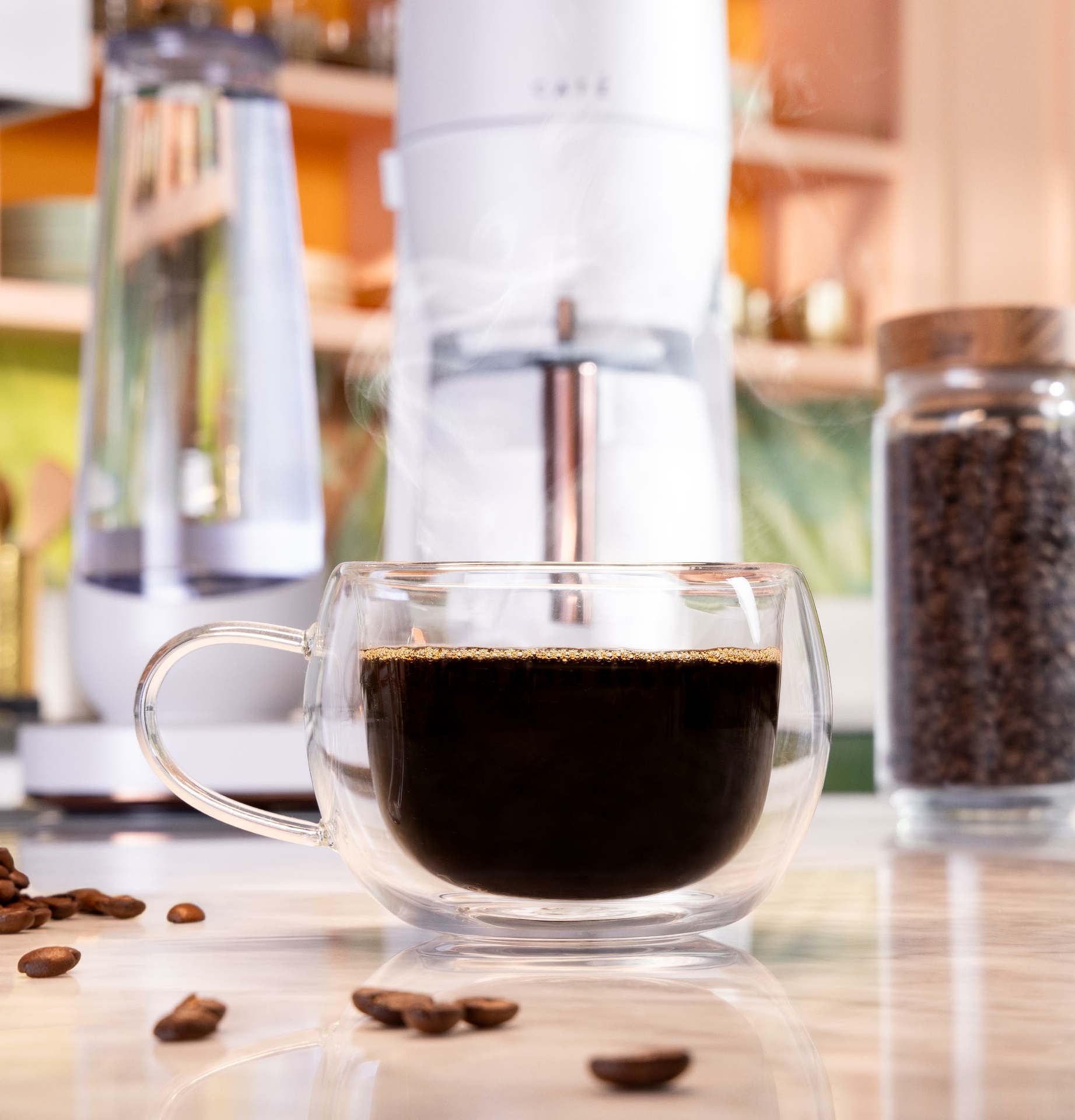 The CAFÉ Grind and Brew is the industry’s only Specialty Coffee Association (SCA) Certified specialty coffee maker that includes a built-in grinder.