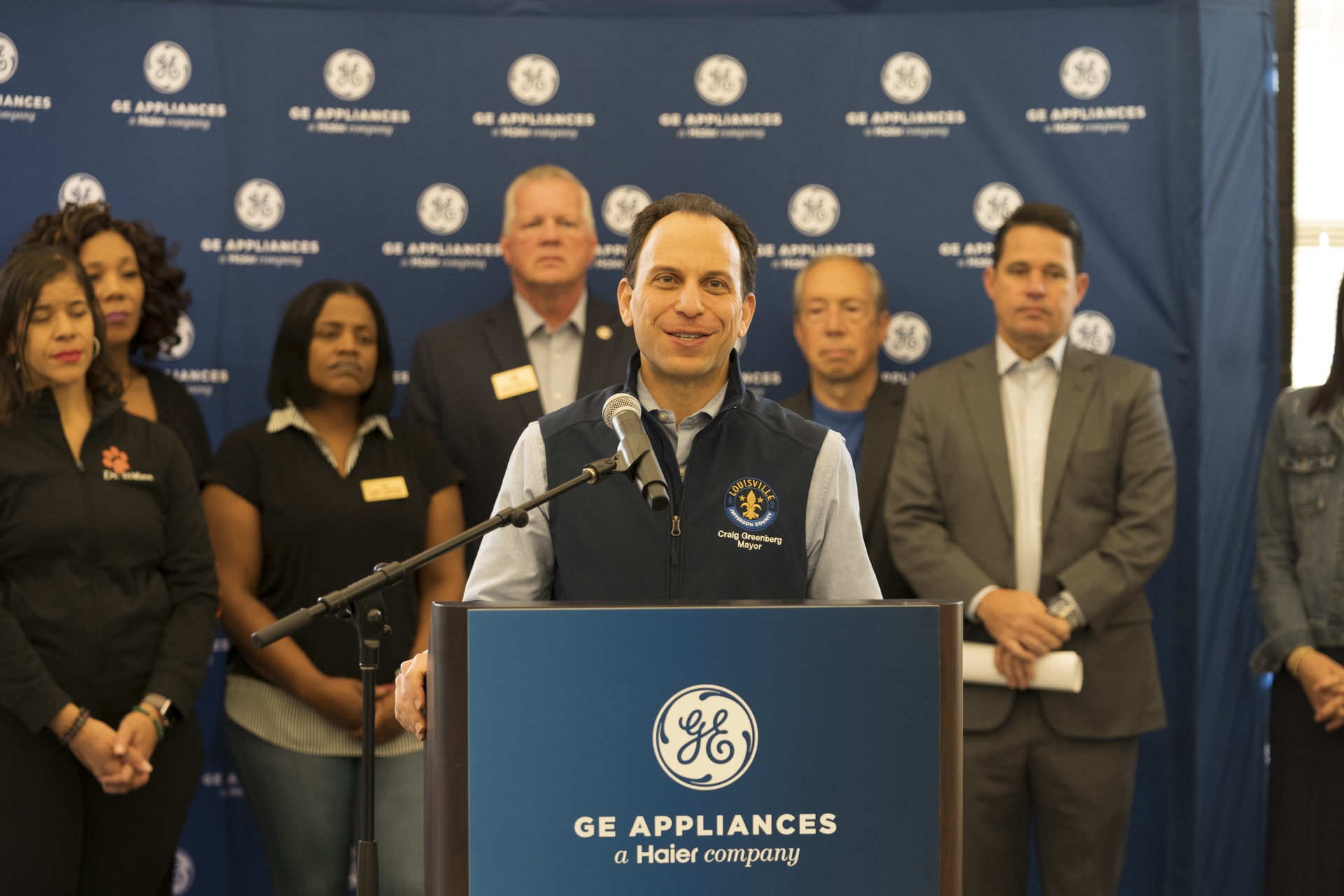 Mayor Craig Greenberg speaks during Ge Appliances laundry announcement 