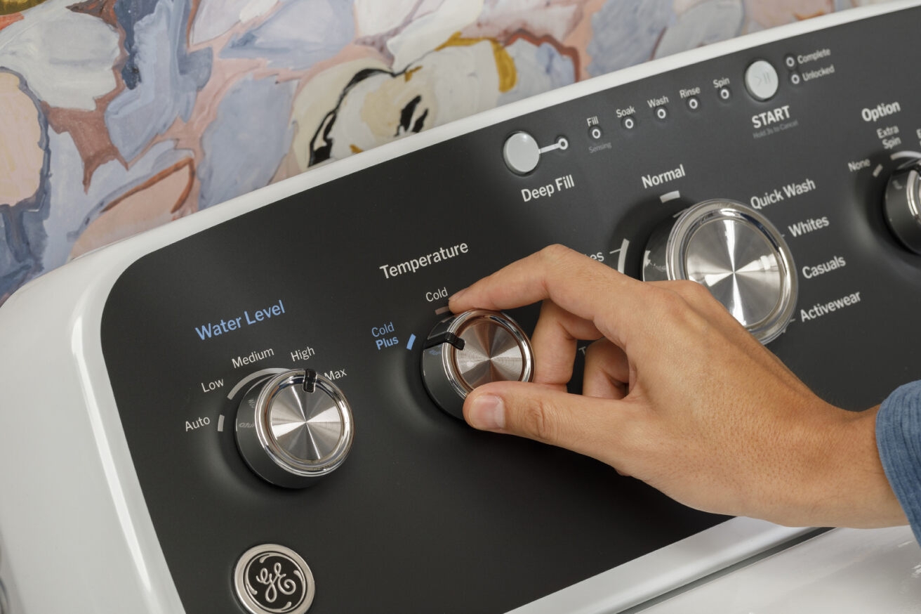 GE® Top Load Washer 4.5 cu ft, Dual-Action Agitator, Water level Control, Cold Water Wash makes washing in cold easier and more effective than ever before