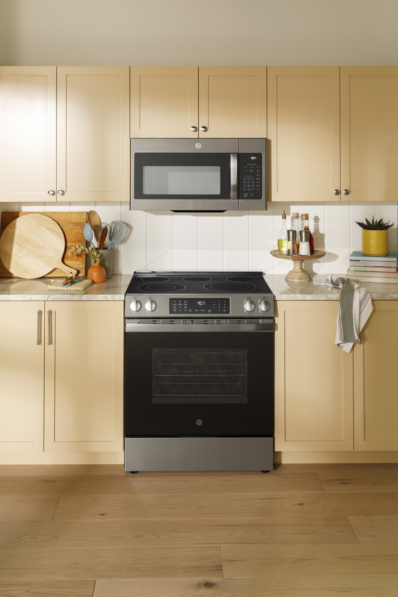 GE 30 Slide-In Electric Convection Range with No Preheat Air Fry and EasyWash Oven Tray_2