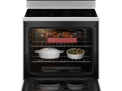 The GE® 30" Slide-In Electric Convection Range with No Preheat Air Fry and EasyWash™ Oven Tray (600 series) cuts down on cooking time and speeds up the clean-up