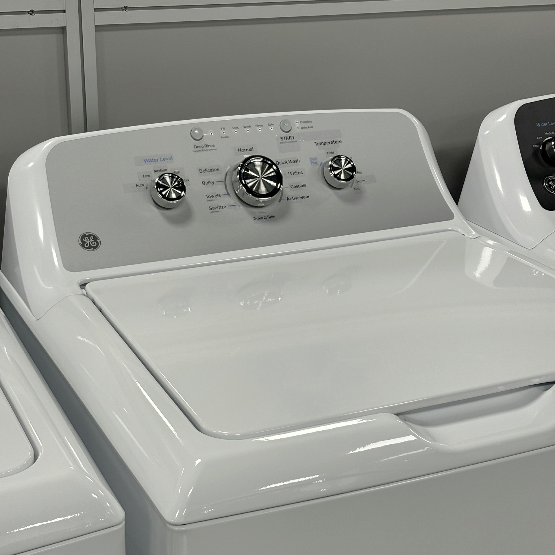 GE Appliances Washing Machine with Tactile Stickers