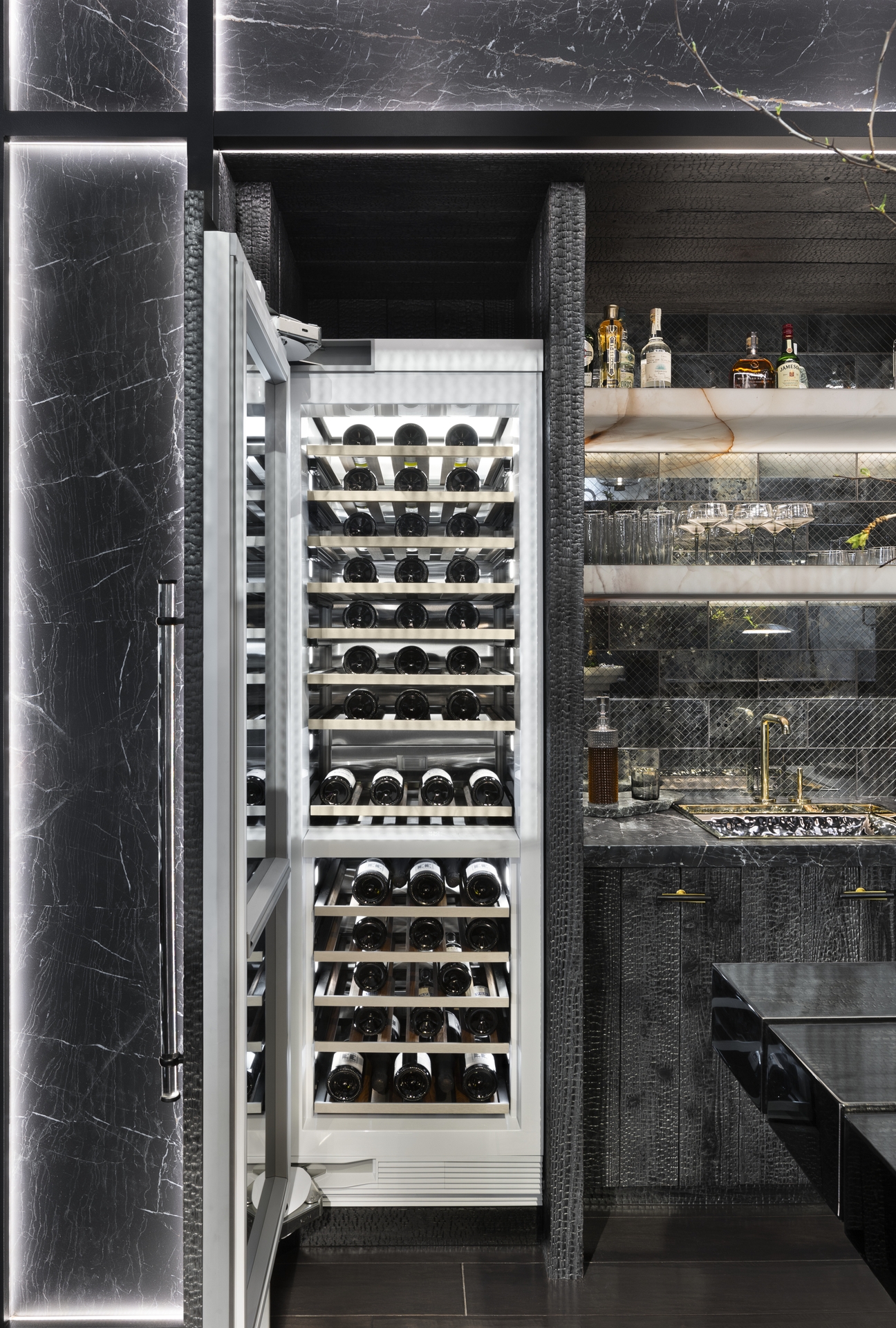 ELEGANTLY DESIGNED WINE STORAGE THE MONOGRAM 24' WINE COLUMN ENSURES PRECISE TEMPERATURE CONTROL
