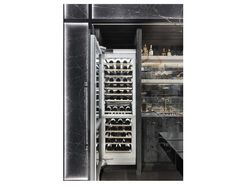 ELEGANTLY DESIGNED WINE STORAGE THE MONOGRAM 24' WINE COLUMN ENSURES PRECISE TEMPERATURE CONTROL