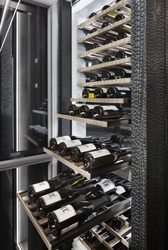 FEATURES RAMP-UP LED LIGHTING TO ILLUMINATE THE 91-BOTTLE CAPACITY OFFERING EASY SELECTION AND A SLEEK AESTHETIC