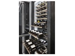 FEATURES RAMP-UP LED LIGHTING TO ILLUMINATE THE 91-BOTTLE CAPACITY OFFERING EASY SELECTION AND A SLEEK AESTHETIC